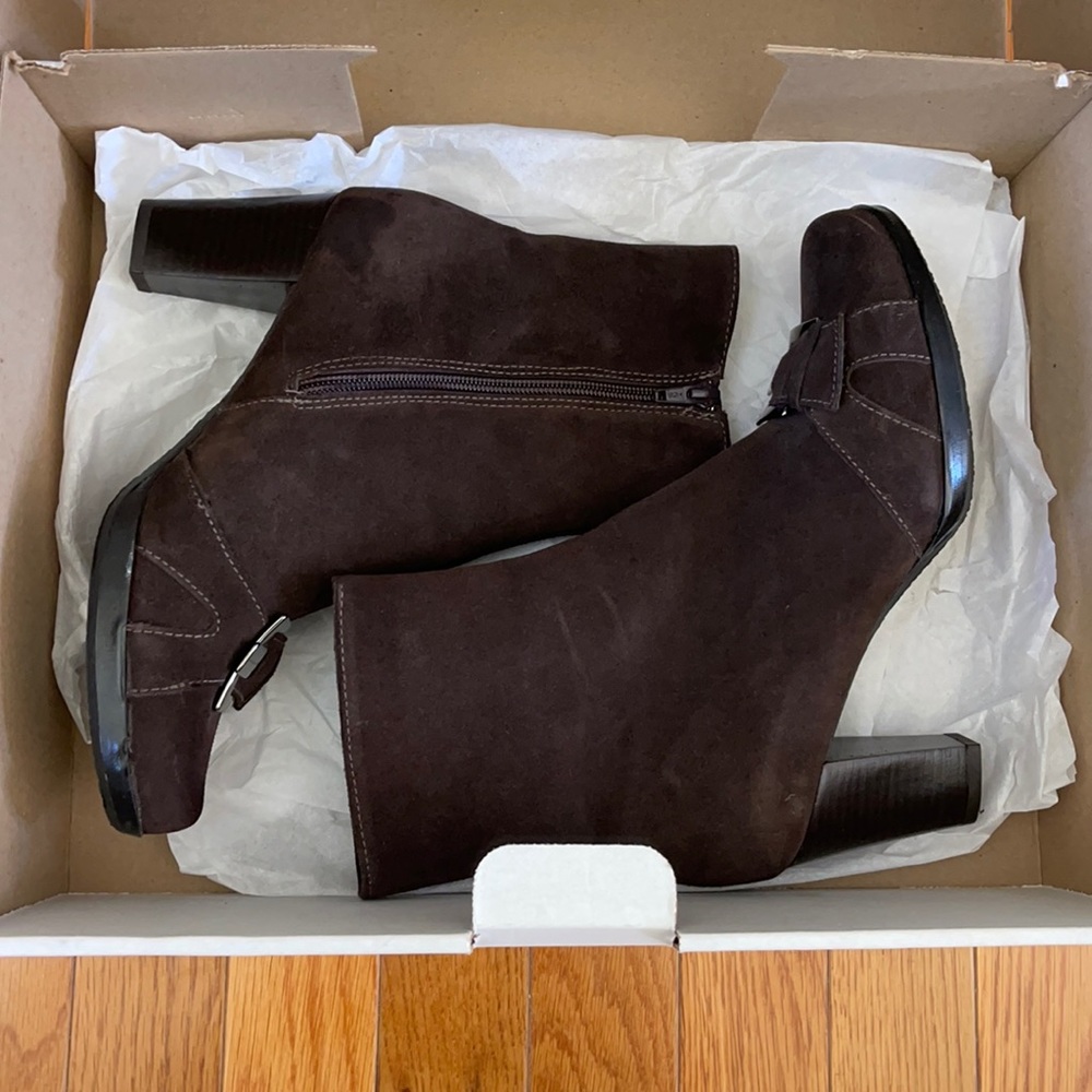 La Canadienne Brown Suede boots size 7.5